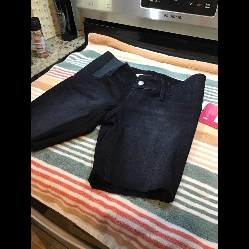 Isabel maternity Bermuda shorts new from target, 00